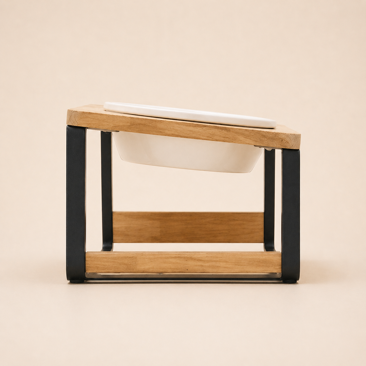 Side view of the tilted feeder